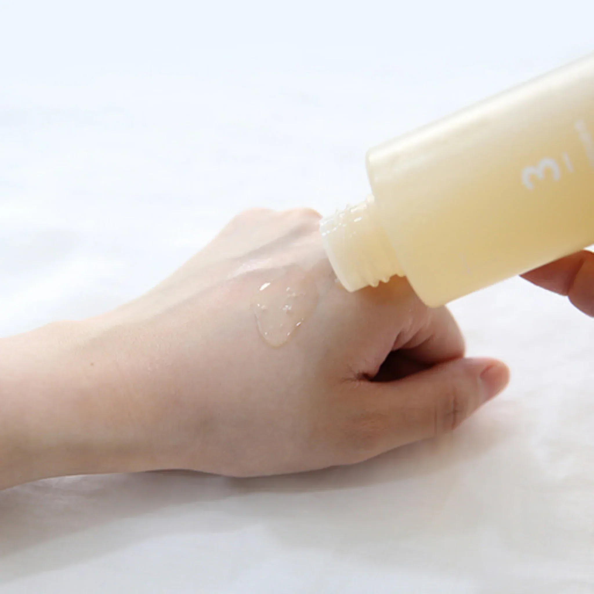 NUMBUZIN No.3 Super Glowing Essence Toner 200ml - Image 3